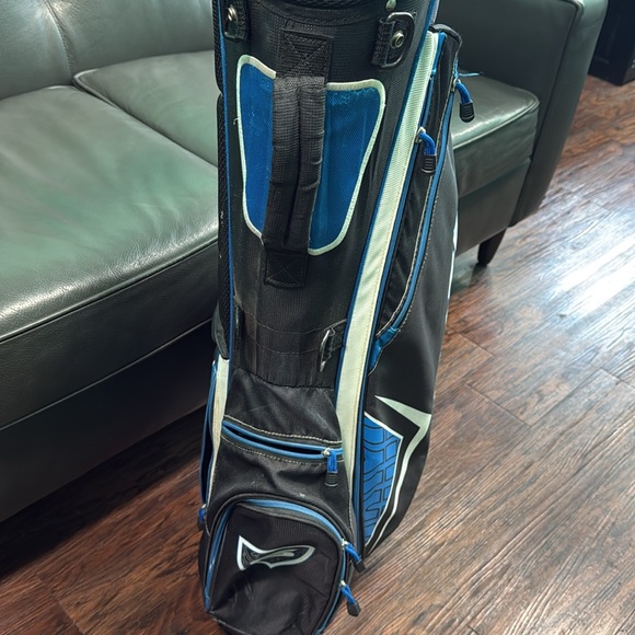 Strata Black and Blue Golf Bag with two clubs - Picture 4 of 6
